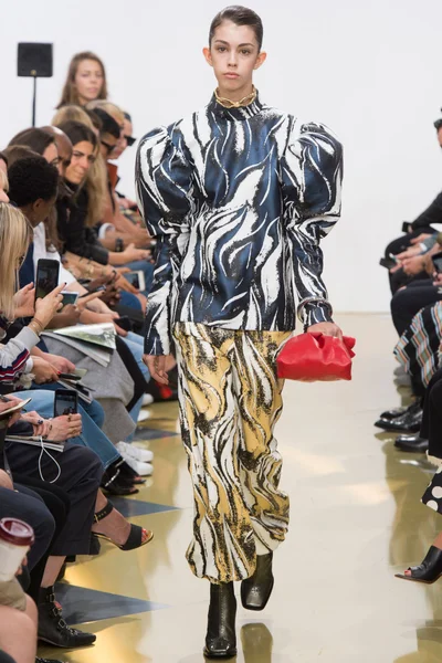 Look 15